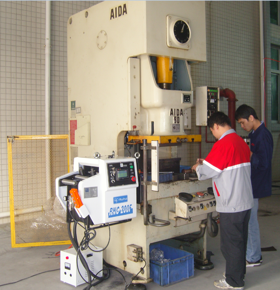 Thick plate NC servo feeder